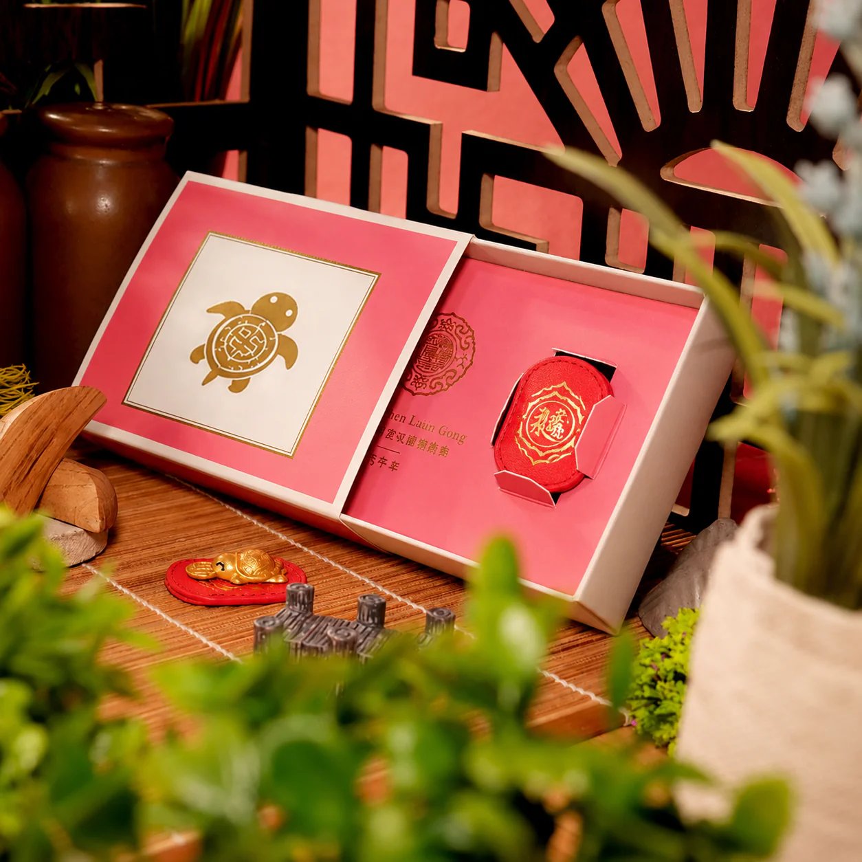 🐢💰2026 Golden Turtle Charm – Bites onto Luck Never Lets Go