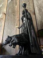 🌙🖤Hecate Niktipolos Resin Statue – Gothic Goddess Figurine for Altar, Bookshelf & Mythology Decor