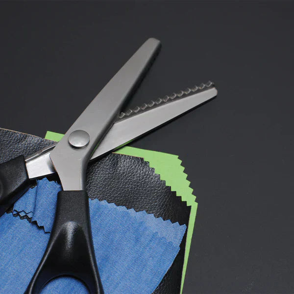 ✂️ Tailor’s scissors, suitable for cutting lace on all types of fabric and leather